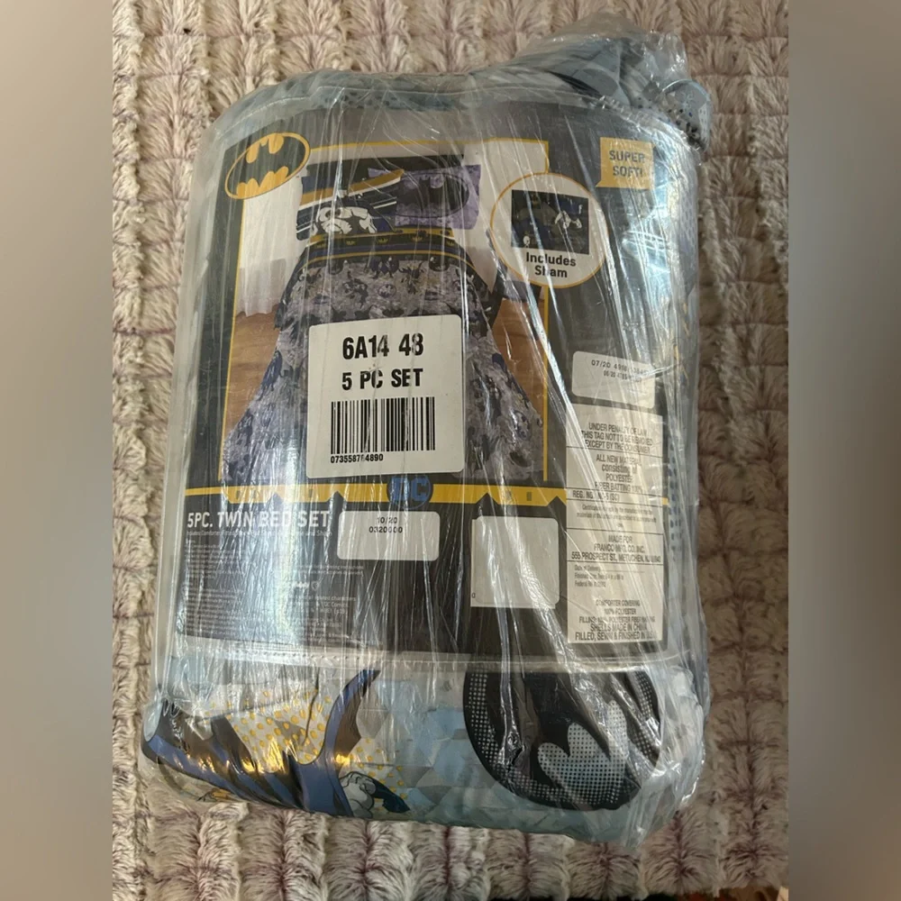 Batman 5 Piece Twin Comforter Set New Includes Sham